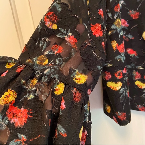 Club Monaco Taisie Bell-Sleeve Floral Blouse - Picture 6 of 11